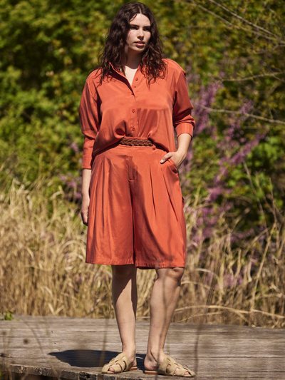 Universal Standard Cooling Stretch Cupro Bermuda Shorts - Warm Russet