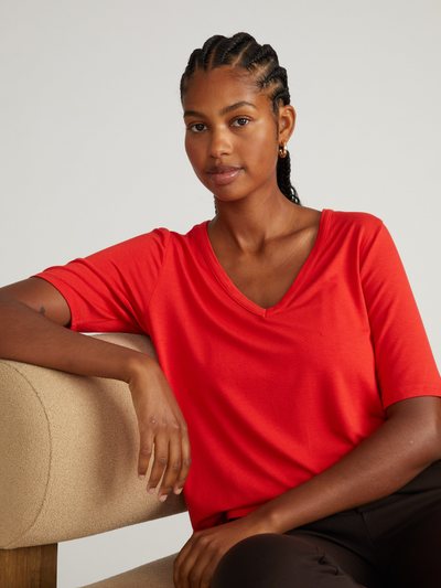 Universal Standard Lily Liquid Jersey V-Neck Stovepipe Tee - Lipstick