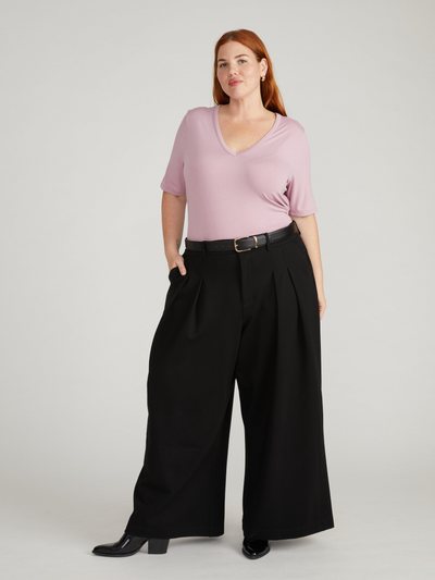 Universalstandard Lily Liquid Jersey V-Neck Stovepipe Tee - Pale Mauve