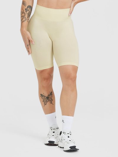 Oneractive EffortlessLift™ Seamless Cycling Shorts with White Logo | Vanilla